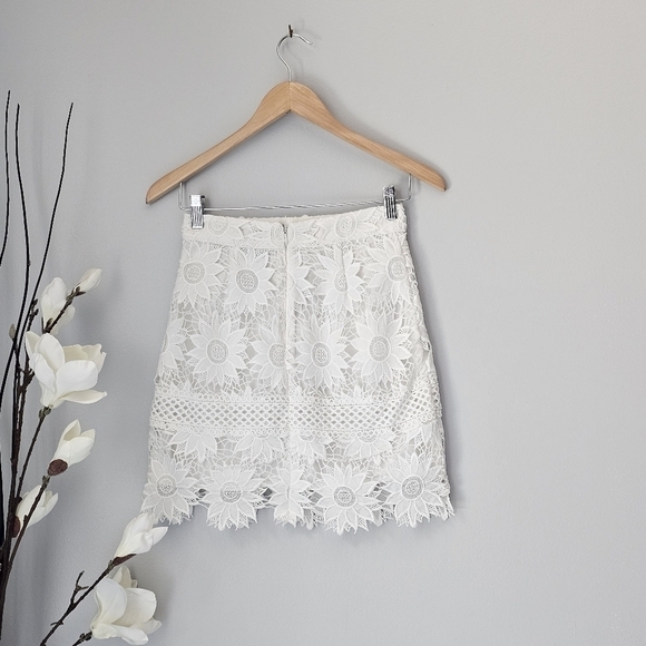 TOPSHOP Cutwork Lace Skirt - Picture 5 of 11